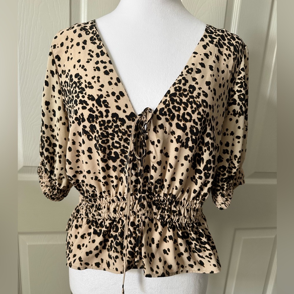 Topshop Animal Print Blouse, V neck, puff sleeves, elastic waist, size 6